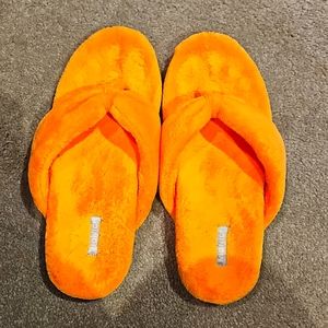 Vionic slippers
